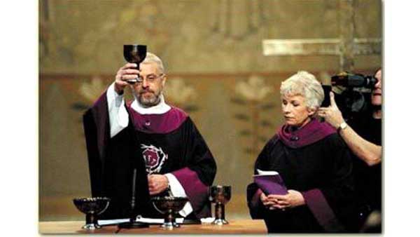 Fr. Peter Denneman and Joke Litjens during the mass